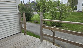 744 Hammond St, Bangor, ME 04401