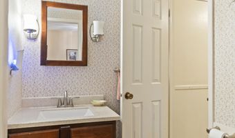 11 Westchester Dr, Albany, NY 12205