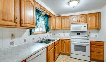 12222 Cenfield St NE, Alliance, OH 44601