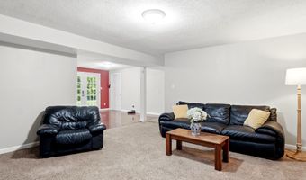 757 N Hanover St, Auburn, KS 66402