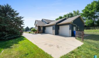212 N Fairway Dr, Brandon, SD 57005