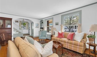 4 Van Zandt Ave, Newport, RI 02840