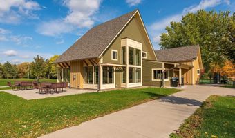 3260 Snelling Ave N, Arden Hills, MN 55112