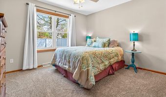 N9168 Cherry Meadow Dr, Appleton, WI 54915