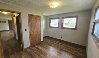 1403 S Lloyd St, Aberdeen, SD 57401