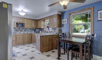 2320 S GREENVIEW St, Appleton, WI 54915