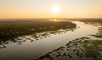 4684 Cedar Island Ct, Awendaw, SC 29429