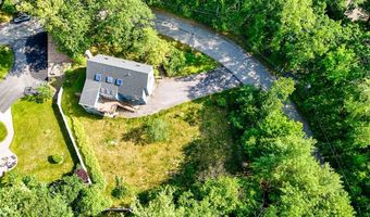 8 Horseshoe Dr, Acton, MA 01720