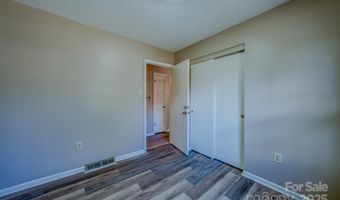 43 Lancelot Ln, Asheville, NC 28806