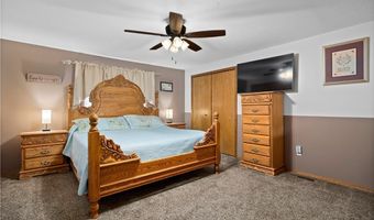 923 Hillside Dr, Amherst, OH 44001