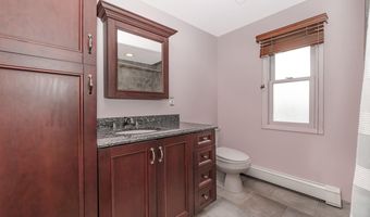 39 Central Ave, Amityville, NY 11701