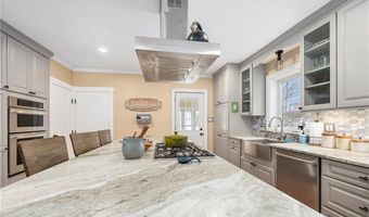 15 Park Ave, Burrillville, RI 02830