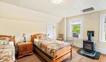 5 Greenhouse Ln, Bradford, NH 03221