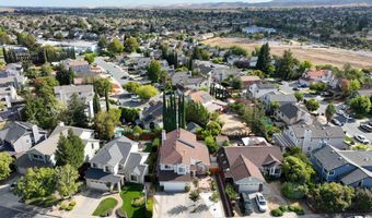 318 Redrock Dr, Antioch, CA 94509