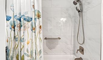 3992 Trade Royal Crossing Dr, Columbus, OH 43230