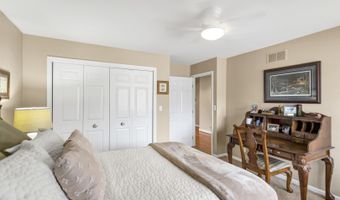 1415 W Hawthorne St, Arlington Heights, IL 60005