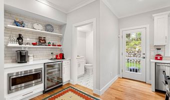 18 Breck Ave 18, Boston, MA 02135