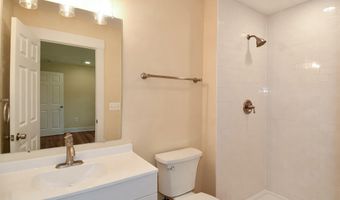5523 HALWIS St, Alexandria, VA 22303
