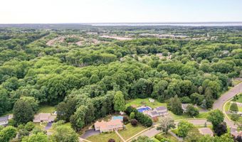 44 Devonshire Ct, Middletown, NJ 07748