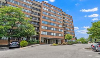 4390 LORCOM Ln 805, Arlington, VA 22207