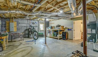 17500 Bridle Dr, Abingdon, VA 24210