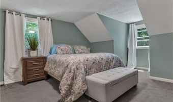 27 Fairway Dr, North Kingstown, RI 02852