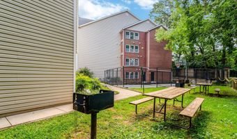 3307 WYNDHAM Cir 2157, Alexandria, VA 22302