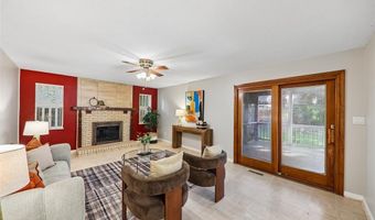 800 Eaglebrooke Dr, Ballwin, MO 63021