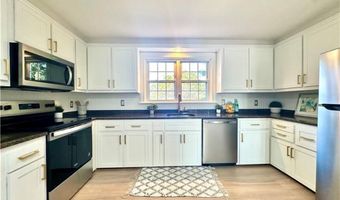 426 Metacom Ave 1, Bristol, RI 02809