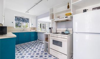 37 Concord Dr, Middletown, RI 02842