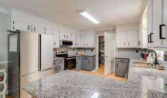 1337 Sunnyhill Dr, Camden, SC 29020