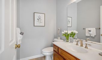 821 Heatherhaven Dr, Ballwin, MO 63011