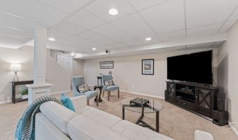 635 Oakview Dr, Algonquin, IL 60102