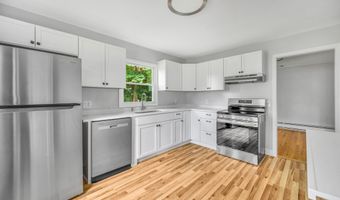 27 Skyline Dr, Brookfield, CT 06804