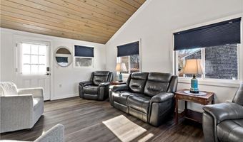 70 Pettee Ave, North Kingstown, RI 02852