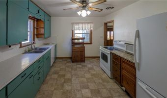 301 Giles Pl, Albert Lea, MN 56007