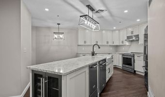 2 School St 130, Lincoln, RI 02802