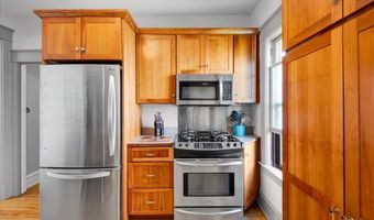 16 Isham St, Burlington, VT 05401