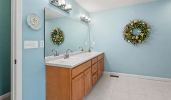 14 Karolina Ln, Bedford, NH 03110