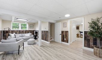 445 Lincoln Dr, Cheshire, CT 06410