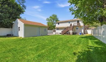 7 Penndale Dr, Amityville, NY 11701