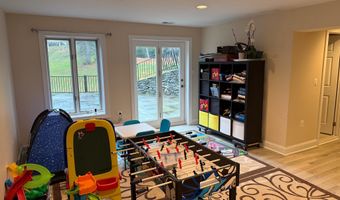 9049 HOLLY LEAF Ln, Bethesda, MD 20817