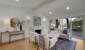 827 Woodruff Dr, Ballwin, MO 63011