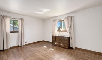 637 N Ellsworth Ave, Addison, IL 60101