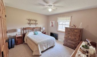 205 5th Ave NW, Bowman, ND 58623