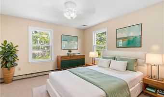 94 Ridgewood Rd, Middletown, RI 02842
