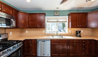 73 Carlyle Dr, Bayville, NJ 08721