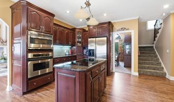 15586 Cedar Ln, Basehor, KS 66007