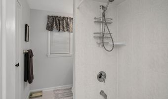749 Park Ave, Belford, NJ 07718