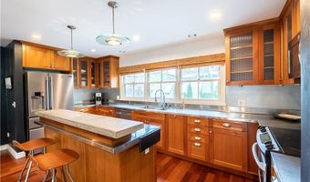 22 Young St, Newport, RI 02840